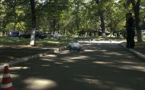 В Мариуполе у горбольницы № 3 обнаружен труп мужчины с телесными повреждениями (ФОТО)