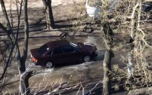 Мариупольскую улицу затопило: откуда вытекала вода?