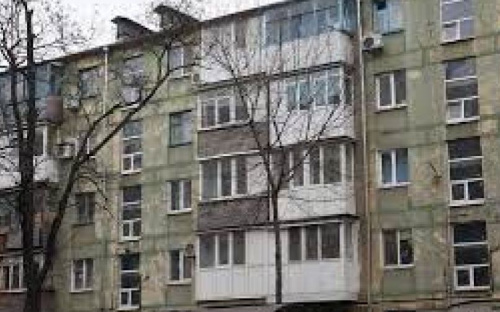 Мариупольцы продолжают восстанавливать дома после ливней