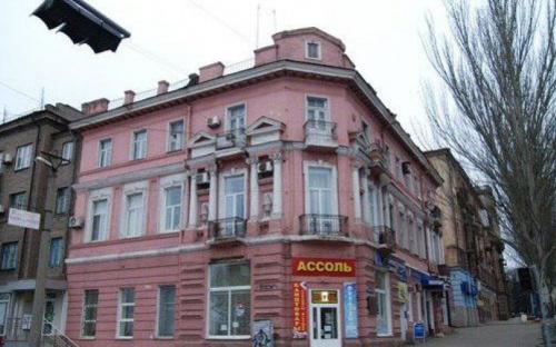 В Мариуполе восстановят дом, крыша которого «ждала» ремонта с 1947 года