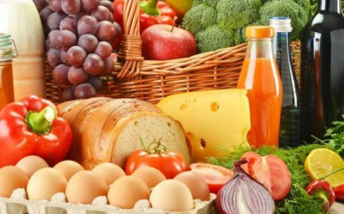 За июнь в Украине в два раза подешевели продукты социальной корзины