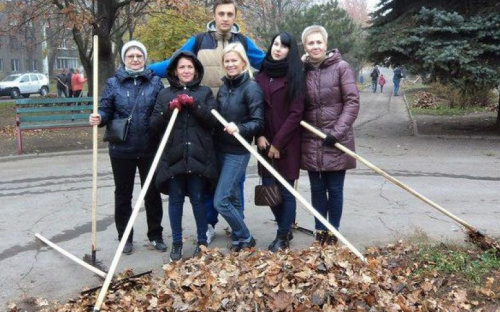 В Мариуполе на «генеральную уборку» города вышло около 10 тысяч жителей (ФОТО)