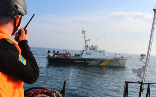 Мариупольским морякам-пограничникам разрешили стрелять в Азовском море без предупреждения