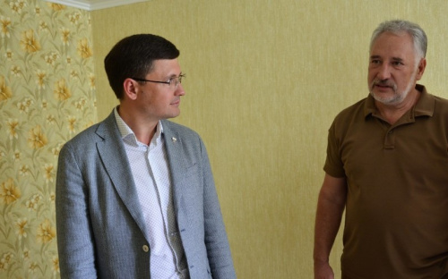   25 горожан получили новые квартиры и поздравления от губернатора и мэра Мариуполя (ФОТО)