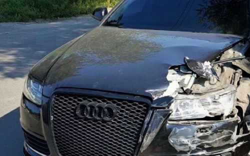 В Мариуполе дизайнерский «Audi» влетел в грузовой «Ford»