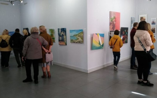 Пейзажи, которые передают эмоции Мариуполя: в городе открылась выставка «Post Most 3.0»