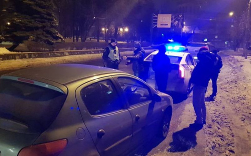 В Мариуполе патрульные схлестнулись на дороге с самым сильным человеком Украины (ФОТО+ВИДЕО)