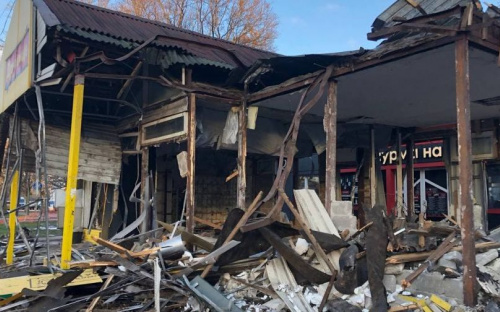 В центре Мариуполя сносят алкогольный магазин (ФОТОФАКТ)