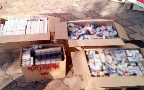 Мариупольцы помогли полицейским изъять более 2,5 тысячи пачек сигарет без лицензии (ФОТО)