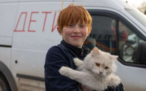 Ваня из Мариуполя спас кота, закрыв его своим телом