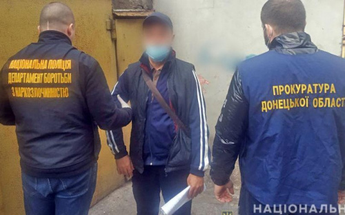 В Мариуполе группа наркодилеров ежемесячно сбывала наркотики на четверть миллиона гривен