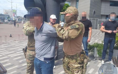 Мариупольских студенток вербовали заниматься проституцией за границей