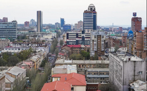 Російські зайди у Донецьку скуповують нерухомість: хто переїздить до окупованого міста