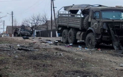 Под Мариуполем украинские военные уничтожили российские Рысь и КамАЗ