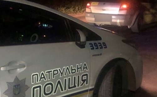 В Мариуполе на темной улице таксист сбил подростка