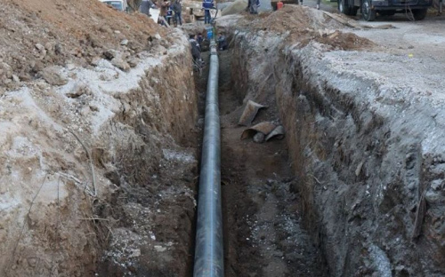 В частном секторе Мариуполя проложили пластиковые водопроводные трубы