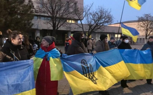 Мариупольцы встретили поезд Единения, который прибыл из Рахова