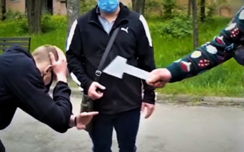 «Инстинкт самосохранения»: ударивший топором по голове мариупольца пожаловался, что его спровоцировали