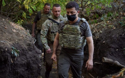 Владимир Зеленский пообедал с военными и провел совещание в Донбассе