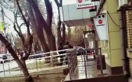 В Мариуполе мужчина пришел в отделение банка со «взрывчаткой» (ДОПОЛНЕНО)