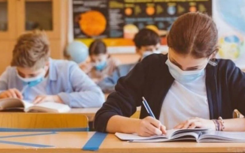 В Украине выпускников школ освободили от прохождения итоговой аттестации