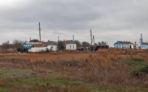 В поселке у Мариуполя водитель снес на авто забор и попал в больницу