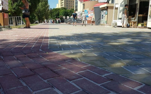 На мариупольском проспекте заменят 29 тысяч квадратных метров тротуара (ФОТО)