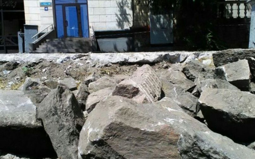 Мариупольцы просят сохранить двухвековую брусчатку в центре города