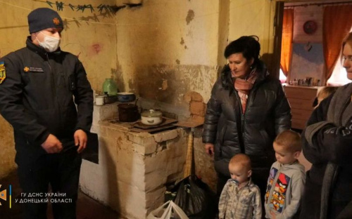 Спасатели оказали помощь детям в Мариупольском районе