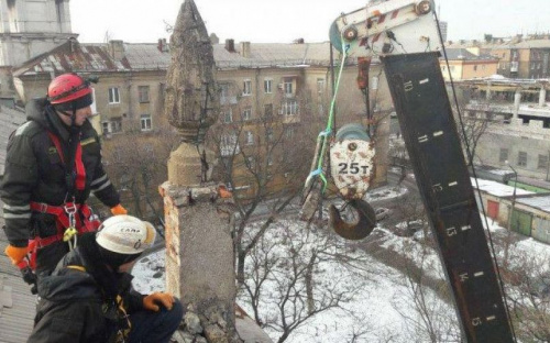 Мариупольский дом со шпилем больше не угрожает жизни горожан (ФОТО)