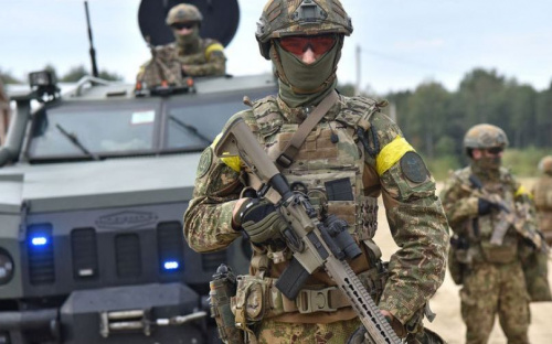 Украинские военные будут получать до 100 тысяч гривен в месяц