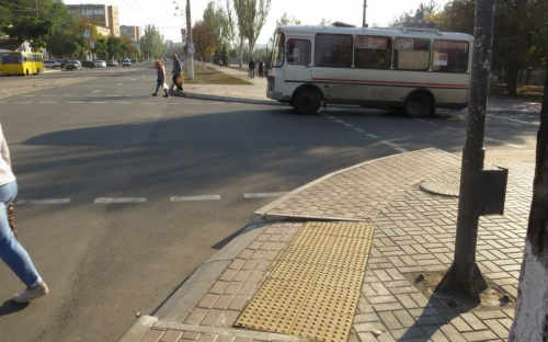 Еще один перекресток в Мариуполе стал комфортнее (ФОТОФАКТ)
