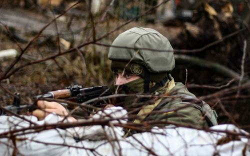 Боевики обстреляли украинские позиции в Донбассе: ранен военный