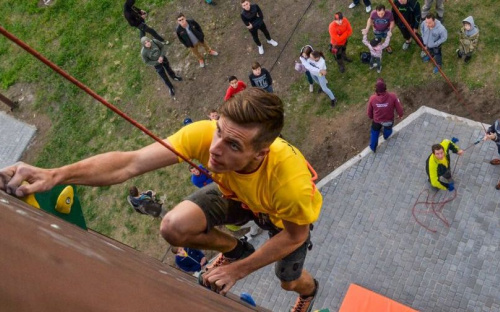 Мариупольцев приглашают принять участие в чемпионате по скалолазанию