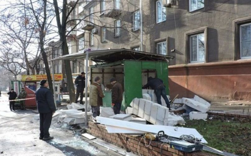 В Мариуполе с пешеходной зоны по решению суда демонтировали МАФ (ФОТО)