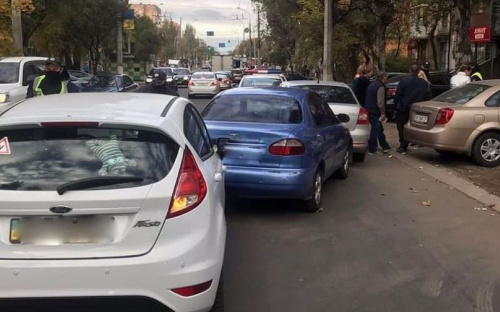 В Мариуполе в аварию попали три легковушки