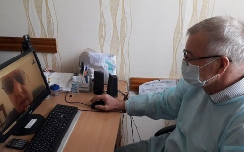 Мариупольцы могут проконсультироваться с врачом «на диване»: доктора проводят онлайн-прием (ФОТО)