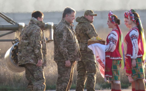 К прибытию Президента в Мариуполь на передовой заговорила самая тяжелая артиллерия