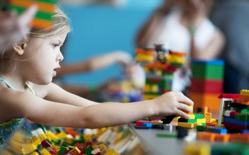 Мариупольские первоклассники получат для обучения конструктор LEGO (ФОТО)