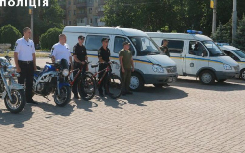 В праздничном Мариуполе будут работать усиленные патрули (ФОТО)
