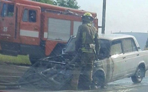 В Мариуполе на ходу загорелась легковушка (ФОТО)