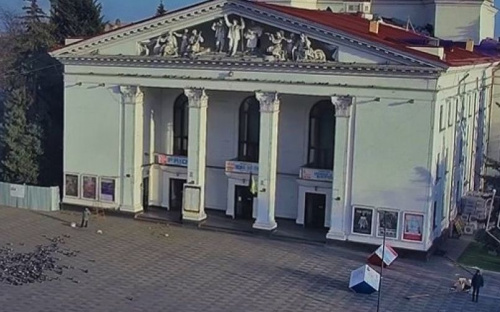 В Мариуполе отметят Хануку: возле театра устанавливают светильник и организуют автопарад
