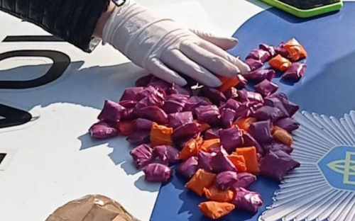 Мариуполец разгуливал по городу с сотней «закладок» с наркотиком