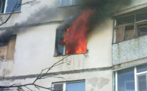 Во время пожара в Мариуполе пострадали трое взрослых и ребенок (ДОПОЛНЕНО)