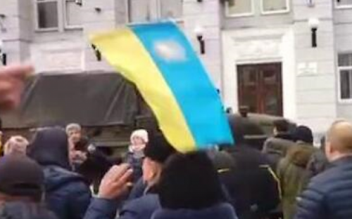 Жители Бердянска устроили протест занявшим город российским оккупантам