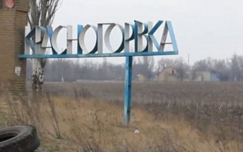 Боевики вели огонь на поражение по домам поселка в Донбассе: ранена местная жительница