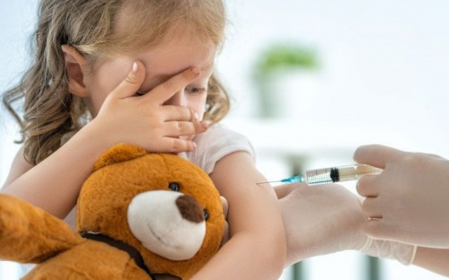 В разгар пандемии украинцев призывают вакцинироваться