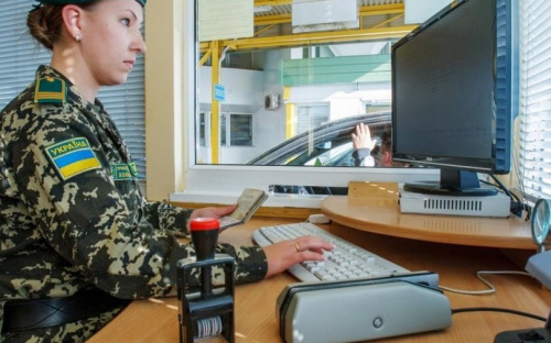 На линии разграничения пограничникам продолжают предлагать взятки