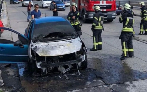 Сгорел автомобиль в центре Мариуполя