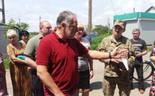 Губернатор Донецкой области посетил поселки Сопино, Лебединское и Бердянское под Мариуполем (ФОТО)
